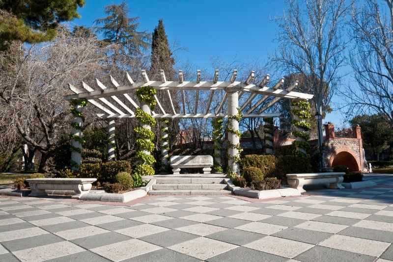 corner pergola with roof